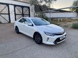 Toyota Camry 2017 года за 13 600 000 тг. в Байконыр – фото 5