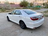 Toyota Camry 2017 года за 13 600 000 тг. в Байконыр – фото 4