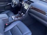 Toyota Camry 2017 года за 13 600 000 тг. в Байконыр – фото 2