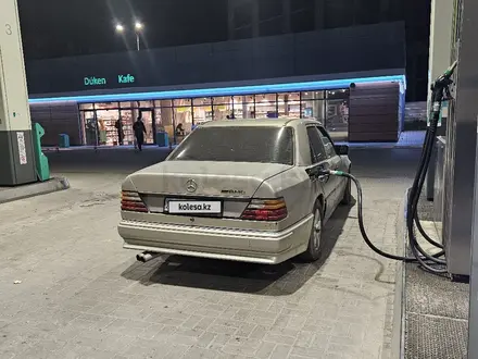 Mercedes-Benz E 200 1991 года за 2 800 000 тг. в Астана – фото 11