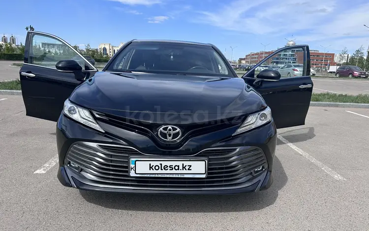 Toyota Camry 2019 года за 13 800 000 тг. в Астана
