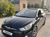Hyundai Solaris 2013 года за 4 230 000 тг. в Актобе – фото 2