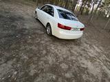 Hyundai Sonata 2006 года за 2 000 000 тг. в Семей – фото 2
