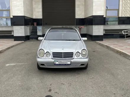 Mercedes-Benz E 320 1998 года за 4 000 000 тг. в Талдыкорган