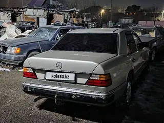 Mercedes-Benz E 230