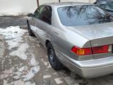 Toyota Camry 2000 годаfor3 800 000 тг. в Шымкент – фото 3