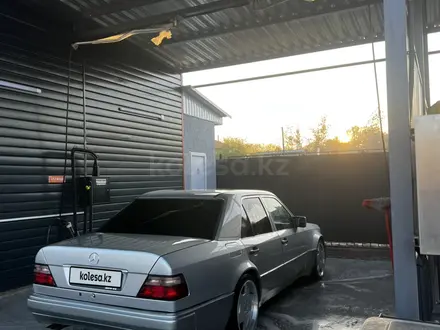 Mercedes-Benz E 500 1993 года за 5 900 000 тг. в Алматы – фото 2