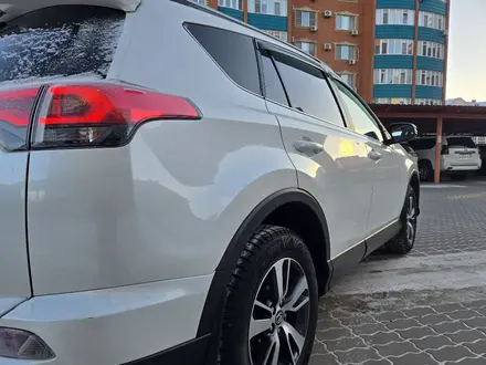 Toyota RAV4 2017 года за 10 800 000 тг. в Актобе – фото 7