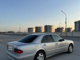 Mercedes-Benz E 320 2000 года за 3 350 000 тг. в Мангистау – фото 2