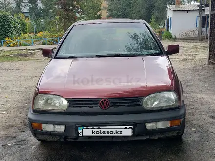 Volkswagen Golf 1993 года за 950 000 тг. в Семей – фото 2