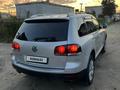 Volkswagen Touareg 2008 года за 6 500 000 тг. в Павлодар – фото 4