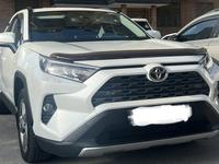Toyota RAV4 2021 года за 16 000 000 тг. в Актау