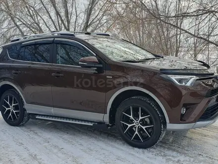 Toyota RAV4 2018 года за 17 700 000 тг. в Петропавловск