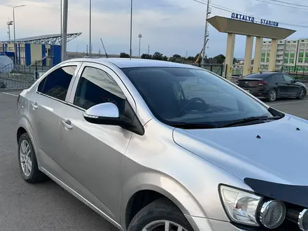 Chevrolet Aveo 2014 года за 3 700 000 тг. в Сарыозек – фото 2