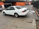 Toyota Camry 2001 года за 3 500 000 тг. в Есик – фото 4