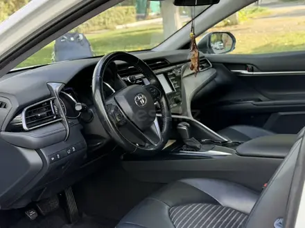 Toyota Camry 2020 года за 11 500 000 тг. в Алматы – фото 3