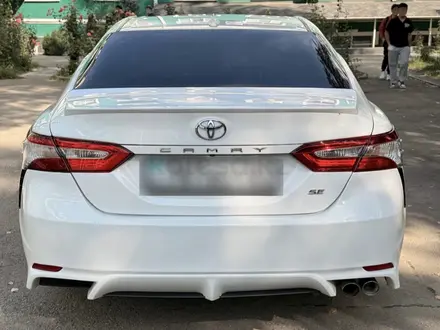 Toyota Camry 2020 года за 11 500 000 тг. в Алматы – фото 2