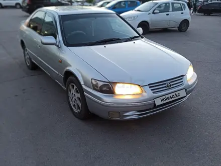 Toyota Camry 1998 года за 3 200 000 тг. в Алматы – фото 2