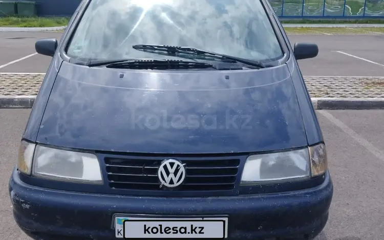 Volkswagen Sharan 1998 года за 2 000 000 тг. в Астана