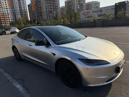 Tesla Model 3 2024 года за 15 200 000 тг. в Алматы – фото 4
