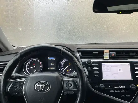 Toyota Camry 2019 года за 11 500 000 тг. в Атырау – фото 3