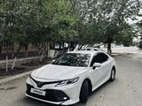 Toyota Camry 2019 года за 11 500 000 тг. в Атырау