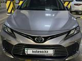 Toyota Camry 2021 года за 14 200 000 тг. в Астана