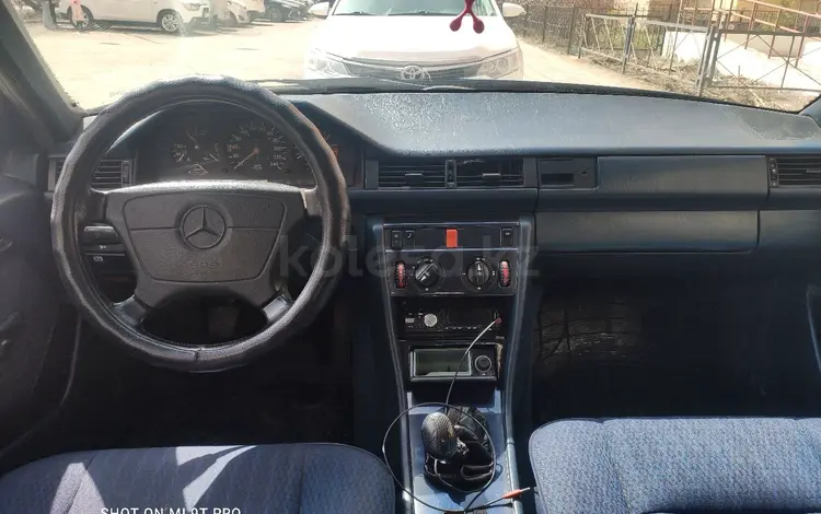 Mercedes-Benz E 260 1989 года за 900 000 тг. в Караганда