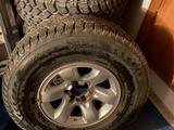 Диски с резиной на Nissan Patrol за 250 000 тг. в Актобе – фото 2