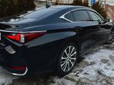 Lexus ES 250 2021 года за 20 500 000 тг. в Алматы – фото 2