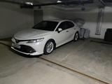 Toyota Camry 2020 года за 13 800 000 тг. в Алматы – фото 2