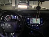 Toyota Camry 2020 года за 13 800 000 тг. в Алматы – фото 4