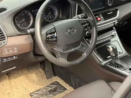 Hyundai Grandeur 2016 года за 11 500 000 тг. в Алматы – фото 14