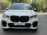 BMW X5 2020 года за 32 500 000 тг. в Алматы – фото 2