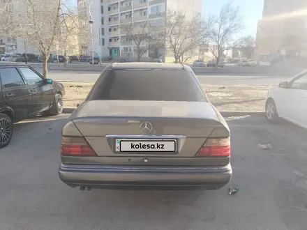 Mercedes-Benz E 280 1994 года за 2 500 000 тг. в Актау – фото 2