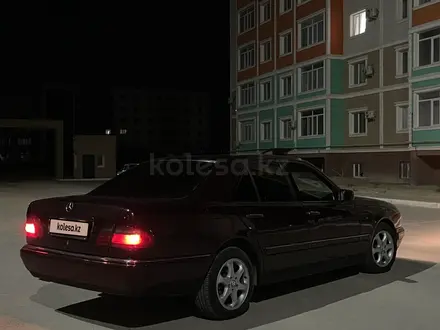 Mercedes-Benz E 320 1996 года за 2 900 000 тг. в Актау – фото 4