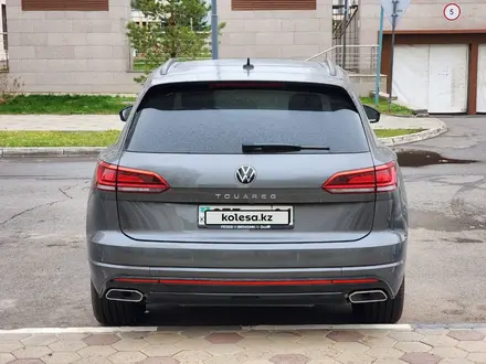 Volkswagen Touareg 2022 года за 38 000 000 тг. в Астана – фото 4