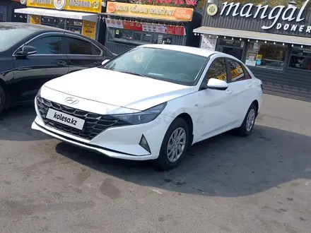 Hyundai Elantra 2022 года за 7 700 000 тг. в Алматы – фото 2