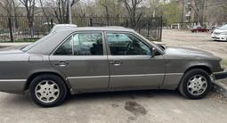 Mercedes-Benz E 200 1993 года за 1 400 000 тг. в Караганда – фото 3