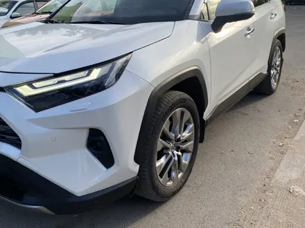 Toyota RAV4 2022 года за 16 300 000 тг. в Павлодар