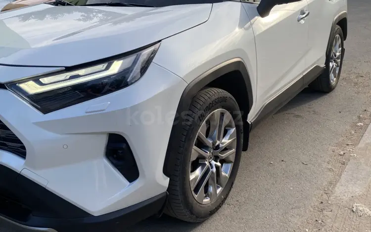 Toyota RAV4 2022 года за 16 300 000 тг. в Павлодар