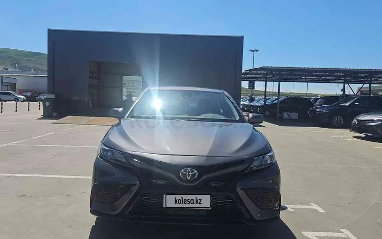 Toyota Camry 2021 года за 9 400 000 тг. в Алматы