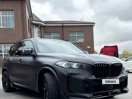BMW X5 2023 года за 42 000 000 тг. в Костанай – фото 2