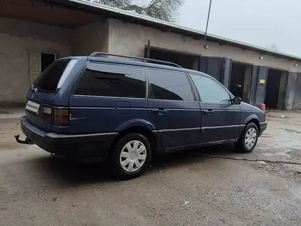 Volkswagen Passat 1990 года за 1 600 000 тг. в Абай (Келесский р-н) – фото 4