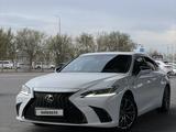 Lexus ES 250 2019 года за 23 000 000 тг. в Шымкент