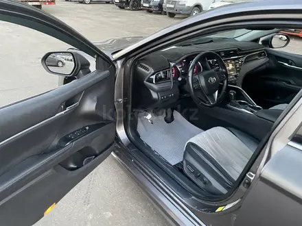 Toyota Camry 2020 года за 9 221 550 тг. в Алматы – фото 12