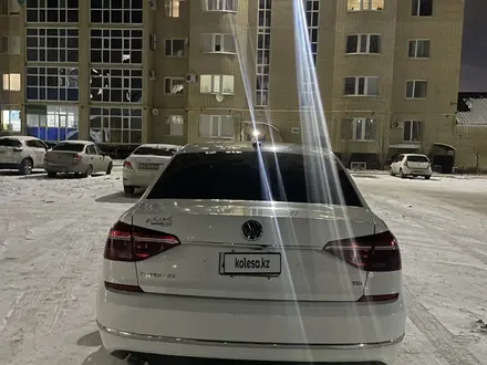 Volkswagen Passat 2017 года за 6 500 000 тг. в Актобе – фото 2