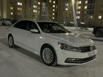 Volkswagen Passat 2017 года за 6 500 000 тг. в Актобе – фото 3