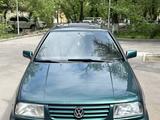 Volkswagen Vento 1995 года за 1 700 000 тг. в Алматы – фото 3