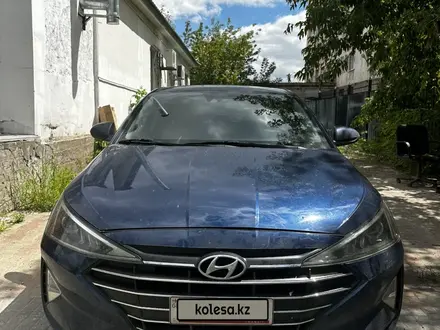 Hyundai Elantra 2020 года за 6 000 000 тг. в Актобе